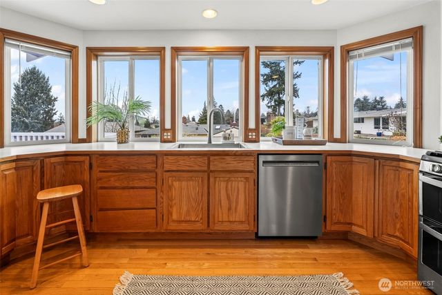 928 N Heatherwood W, Tacoma, WA 98406