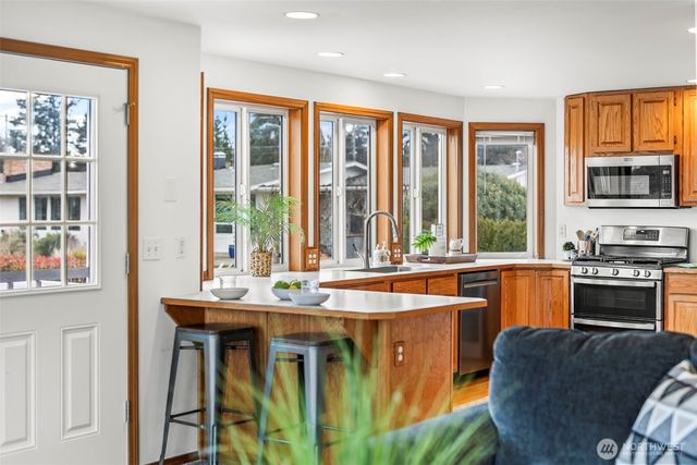 928 N Heatherwood W, Tacoma, WA 98406