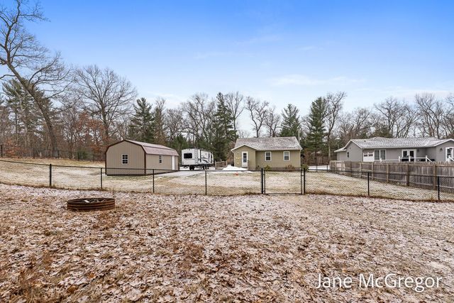 696 W Madison Road, Twin Lake, MI 49457