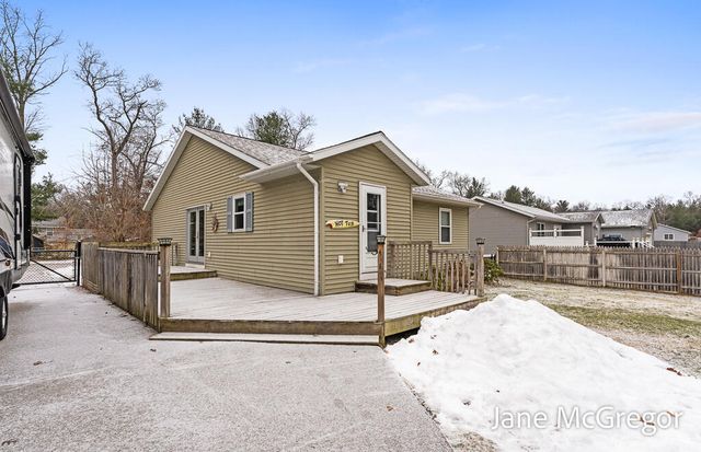 696 W Madison Road, Twin Lake, MI 49457