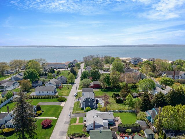 77 Point Street, South Jamesport, NY 11970