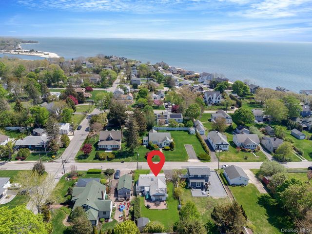 77 Point Street, South Jamesport, NY 11970