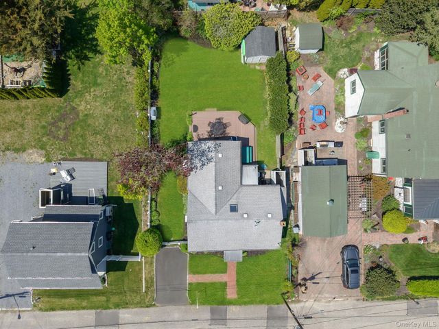 77 Point Street, South Jamesport, NY 11970