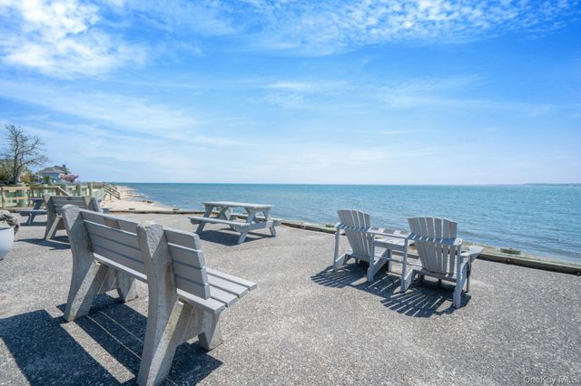 77 Point Street, South Jamesport, NY 11970