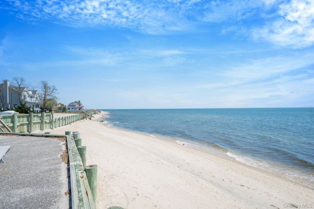 77 Point Street, South Jamesport, NY 11970