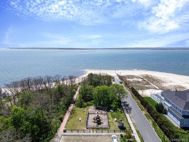 77 Point Street, South Jamesport, NY 11970