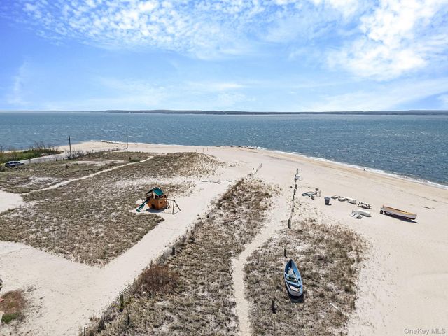 77 Point Street, South Jamesport, NY 11970