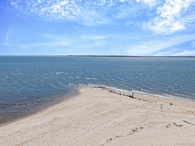 77 Point Street, South Jamesport, NY 11970