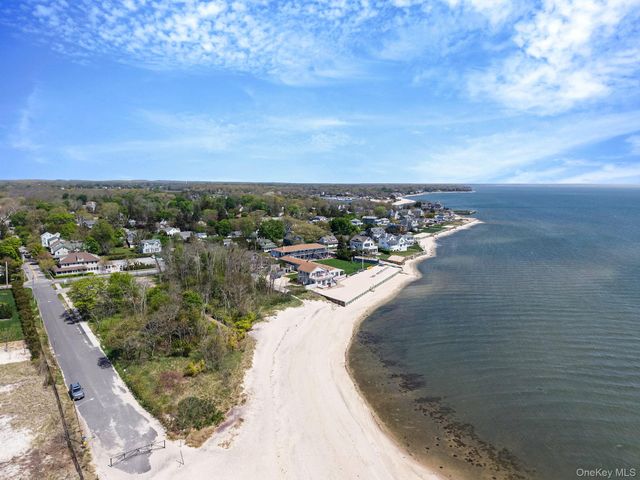 77 Point Street, South Jamesport, NY 11970