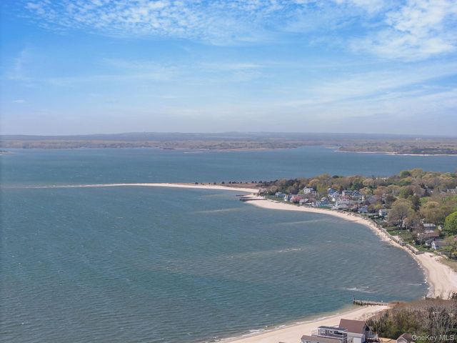 77 Point Street, South Jamesport, NY 11970