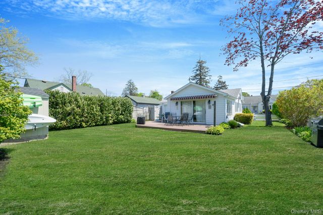 77 Point Street, South Jamesport, NY 11970