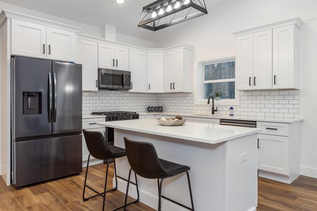 7615 Cole Lane, Midland, MI 48642