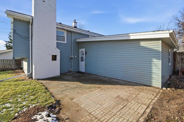 1963 Cascade DRIVE, Waukesha, WI 53188