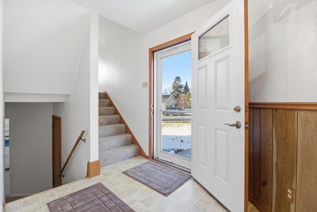 1963 Cascade DRIVE, Waukesha, WI 53188