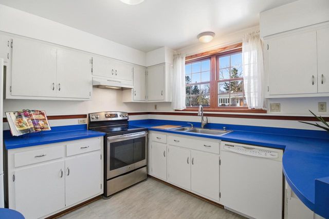 1963 Cascade DRIVE, Waukesha, WI 53188