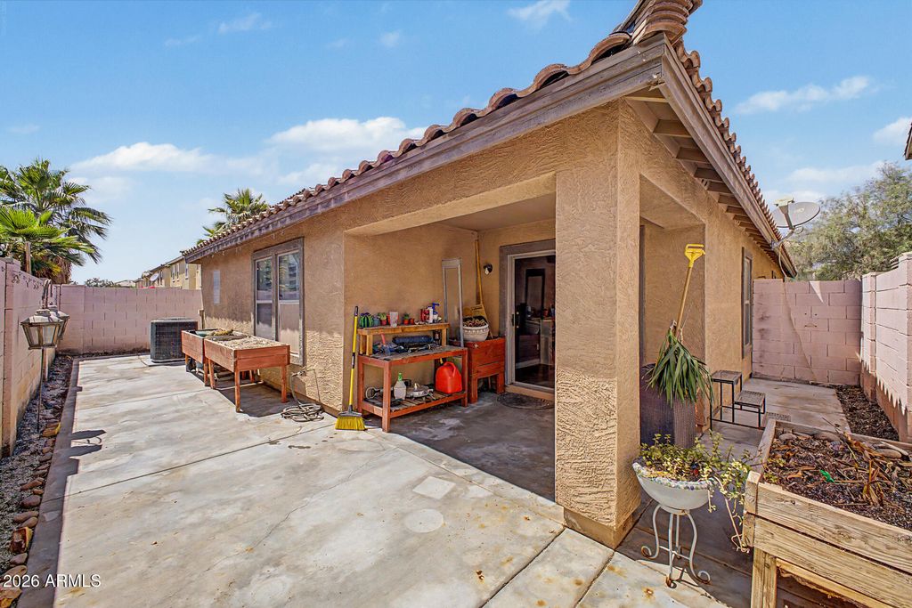 Image 15 of property listing at 6325 W VALENCIA Drive, Laveen, AZ 85339