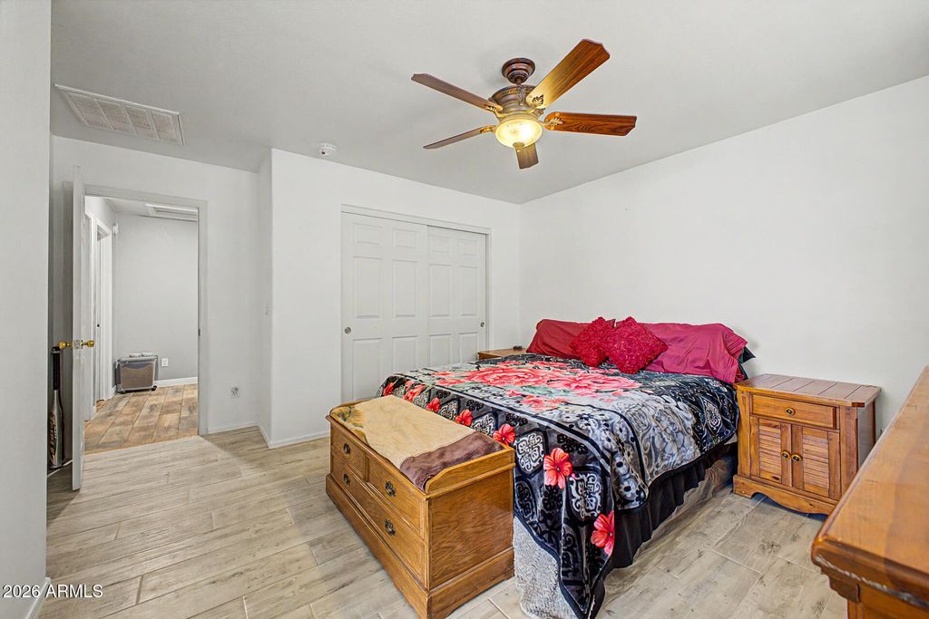 Image 9 of property listing at 6325 W VALENCIA Drive, Laveen, AZ 85339