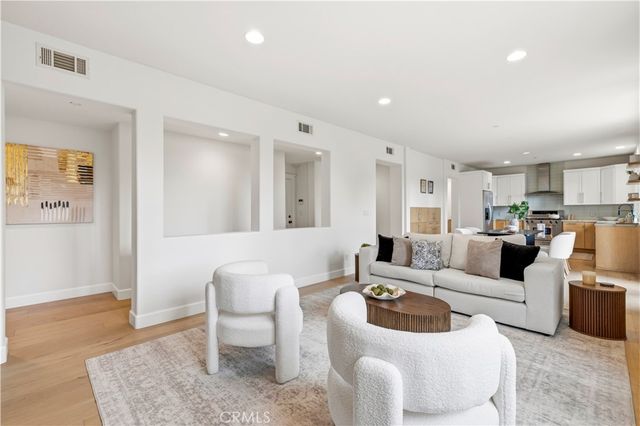 10052 Heatherglen Court, Northridge, CA 91325