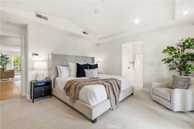 10052 Heatherglen Court, Northridge, CA 91325