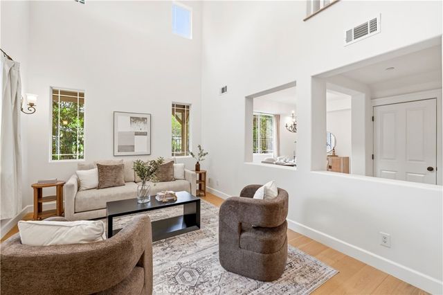 10052 Heatherglen Court, Northridge, CA 91325