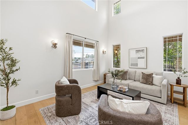 10052 Heatherglen Court, Northridge, CA 91325