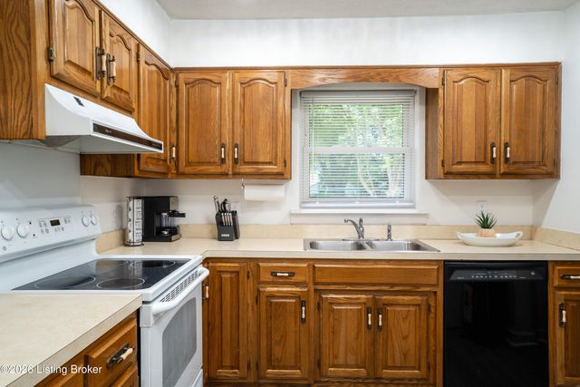 2204 Garrs Ln, Louisville, KY 40216