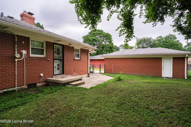 2204 Garrs Ln, Louisville, KY 40216