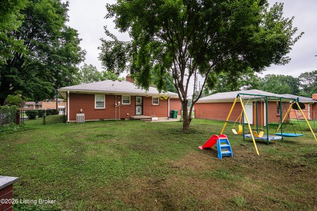 2204 Garrs Ln, Louisville, KY 40216