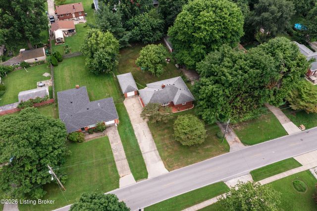 2204 Garrs Ln, Louisville, KY 40216