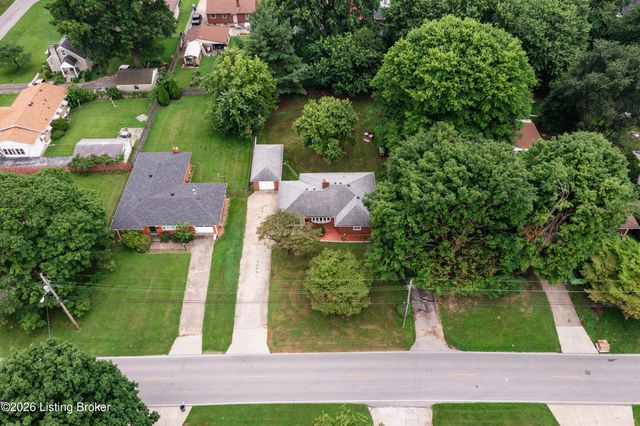 2204 Garrs Ln, Louisville, KY 40216