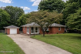 2204 Garrs Ln, Louisville, KY 40216