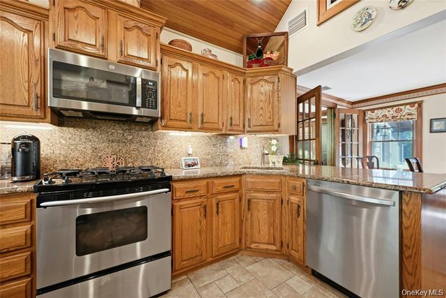2064 N Country Road, Wading River, NY 11792