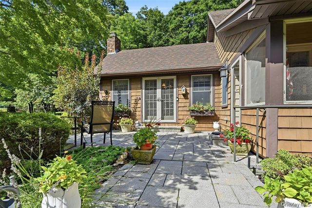 2064 N Country Road, Wading River, NY 11792