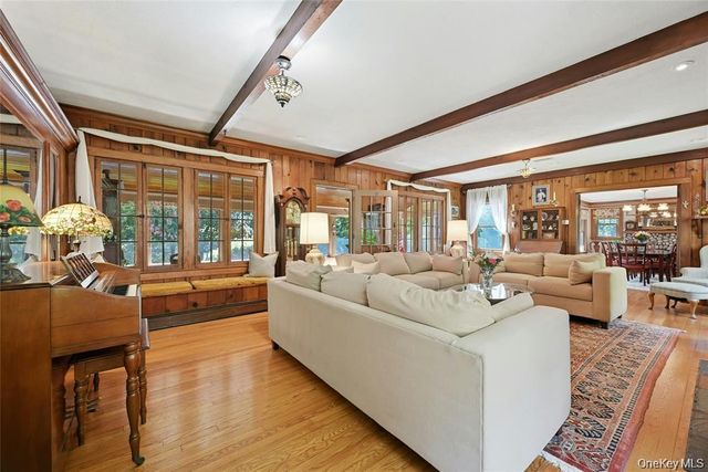 2064 N Country Road, Wading River, NY 11792