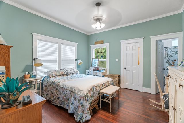 1025 Haines Avenue, Dallas, TX 75208