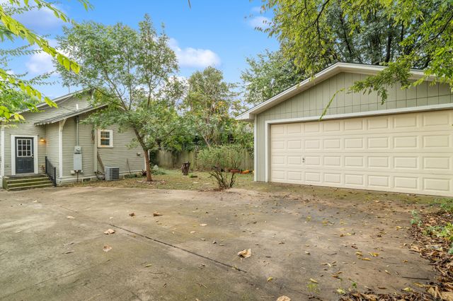 1025 Haines Avenue, Dallas, TX 75208