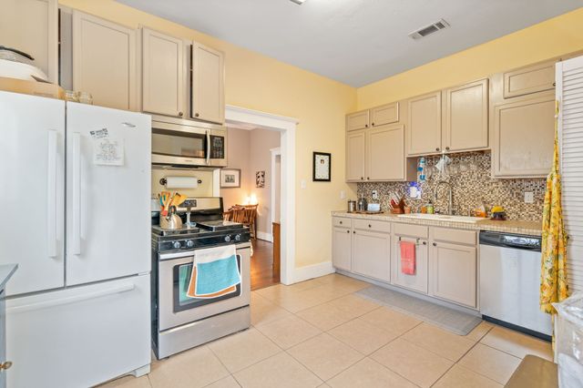 1025 Haines Avenue, Dallas, TX 75208