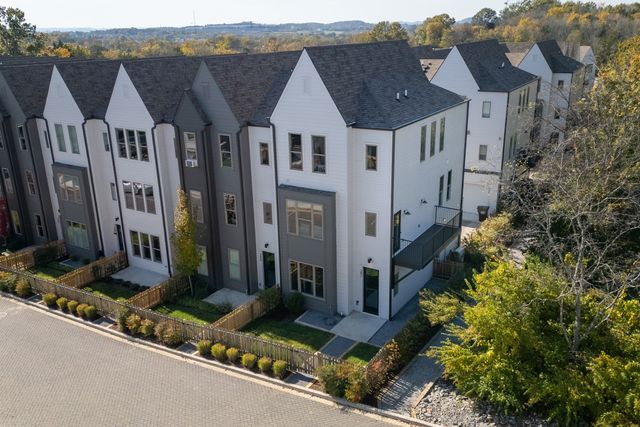 251 Arrowhead Dr, Nashville, TN 37216