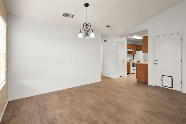 220 Sailmaster ST A, Lakeway, TX 78734