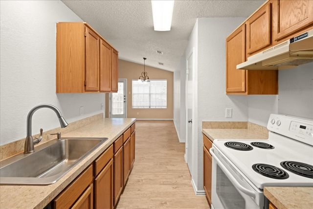 220 Sailmaster ST A, Lakeway, TX 78734