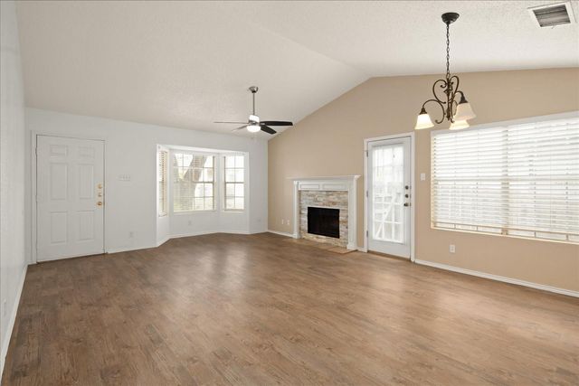 220 Sailmaster ST A, Lakeway, TX 78734