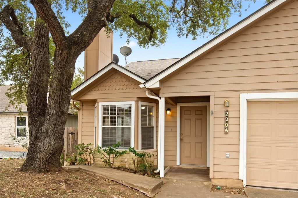 220 Sailmaster ST A, Lakeway, TX 78734