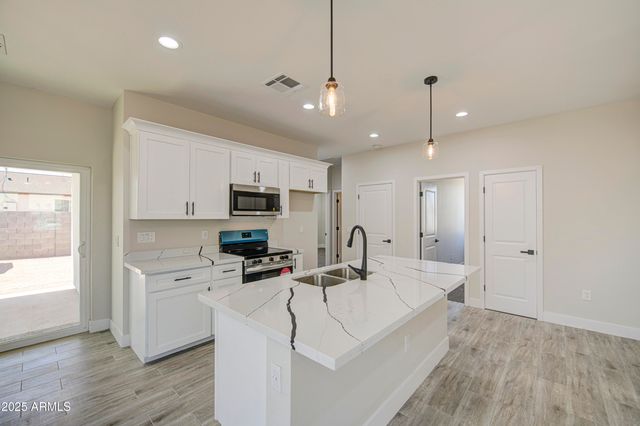 9401 W CORONADO Drive, Arizona City, AZ 85123