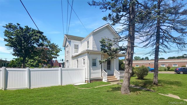 76 Oak Street, Patchogue, NY 11772