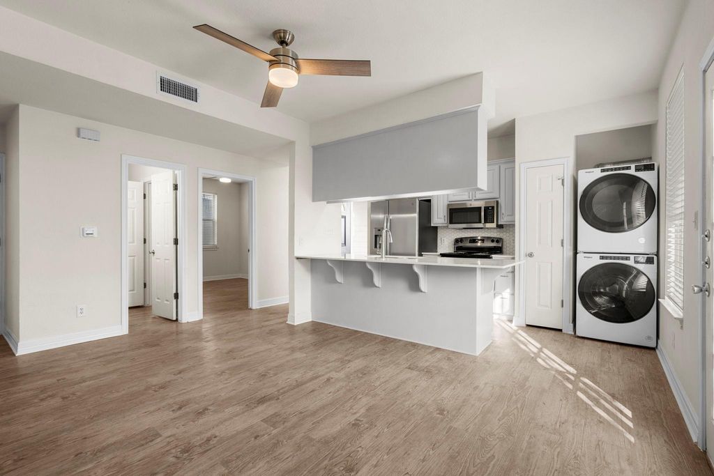 1100 W 25th ST 101, Austin, TX 78705