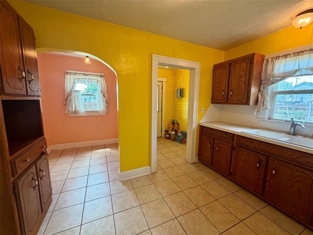 910 Overland Court, Shawnee, OK 74801