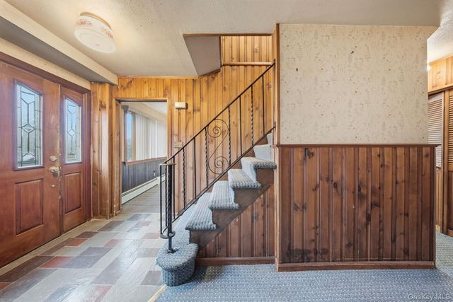 16 Mountain Avenue, Middletown, NY 10940