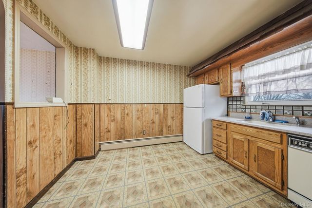 16 Mountain Avenue, Middletown, NY 10940