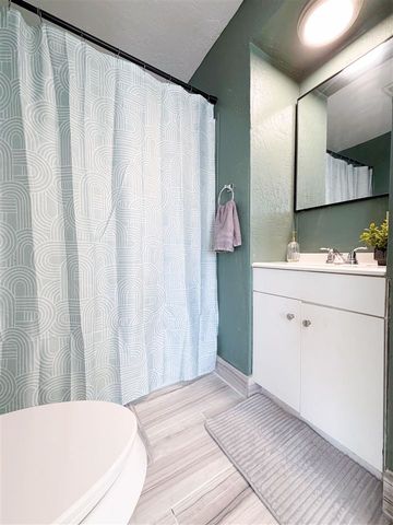 1704 NW Oak Ave, Lawton, OK 73507