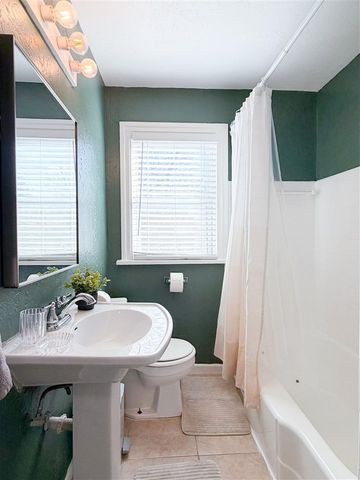 1704 NW Oak Ave, Lawton, OK 73507